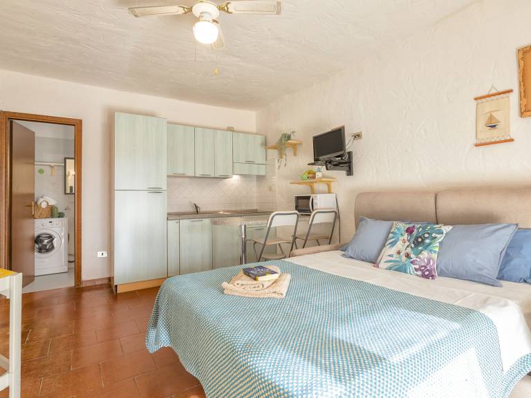 Apartment with garden & terrace — photo 4