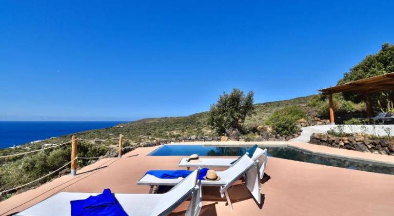 Vacation home with patio, garden & jacuzzi — photo 4