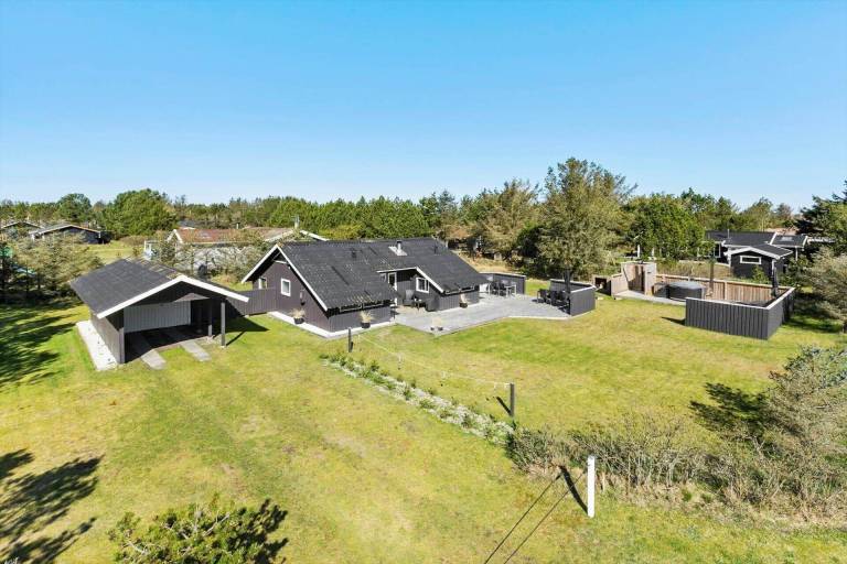 Fully equipped vacation home with barbecue & patio | Pets are welcome in Lokken
