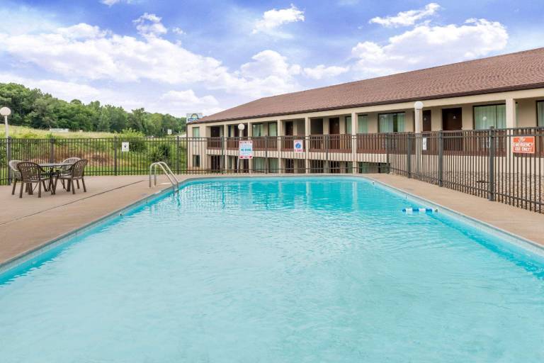 Days Inn by Wyndham Hannibal — photo 2
