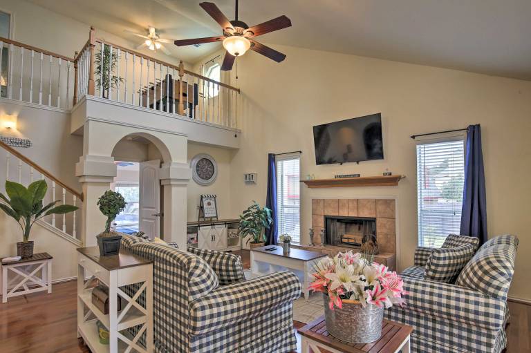 San Antonio Home w/ Pool & Hot Tub Near SeaWorld! — photo 3