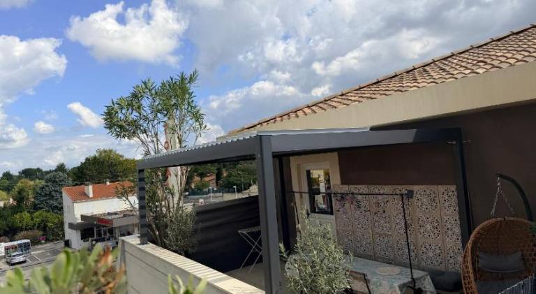 Rental apartment with pool, terrace & yard in Aix-en-Provence