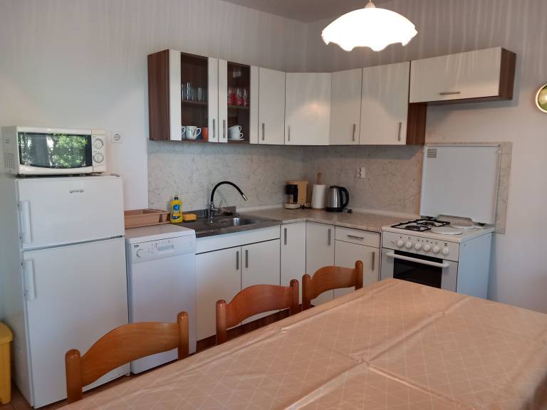 Rental apartment with yard & BBQ | Garden view — photo 2