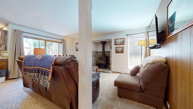 Condo with sauna, hot tub & heated pool — photo 5