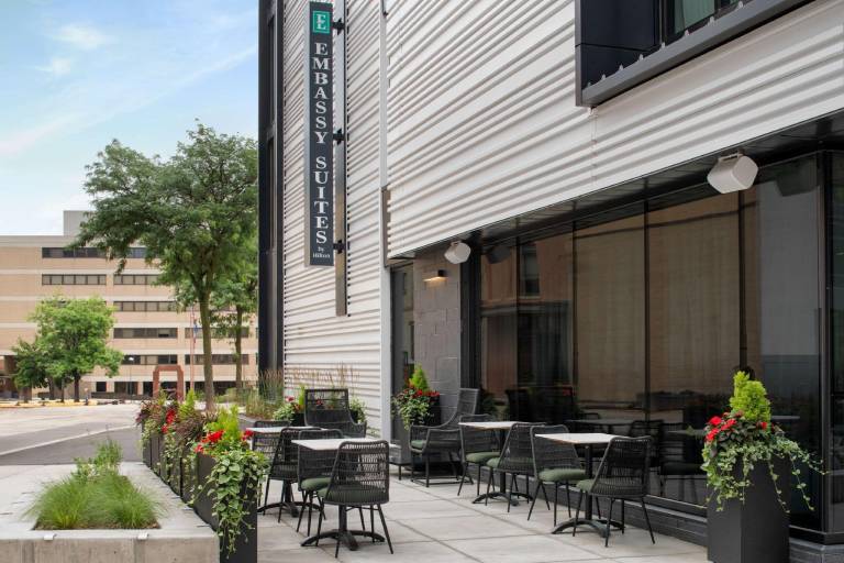 Embassy Suites by Hilton Madison Downtown — photo 5