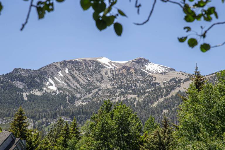 Snowcreek 3+L Townhome, WIFI, New Furnishings, Mtn Views on Meadow! — photo 5