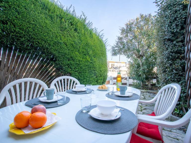 House with terrace & grill — photo 2