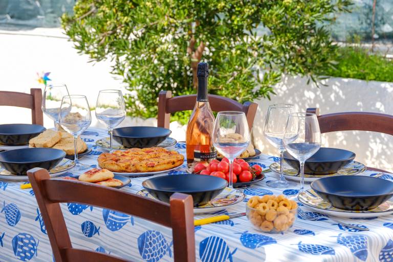 Family-friendly villa with terrace, yard & barbeque | Sea view | Pets allowed — photo 2