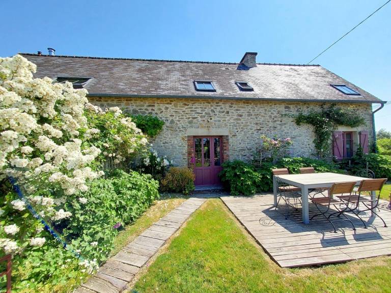 Gite with barbeque, terrace & garden — photo 2