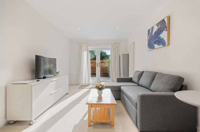 Apartment Walton-on-Thames