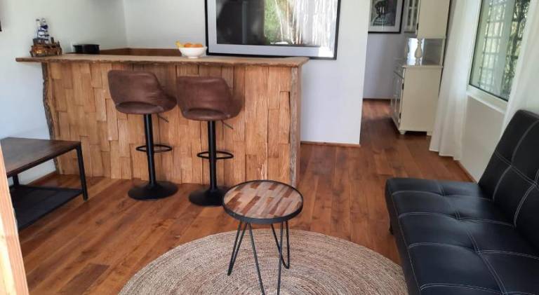 Vacation home with BBQ, patio & yard — photo 4
