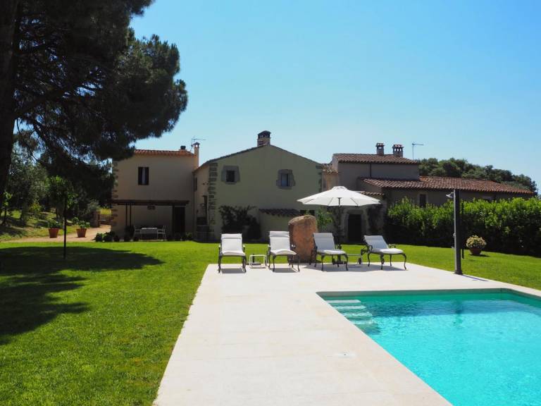 Villa with barbeque, private pool & yard — photo 4