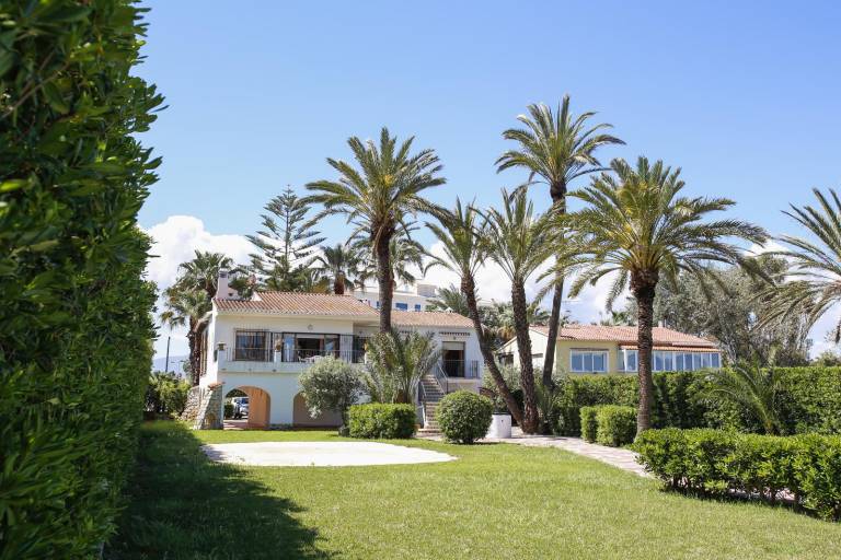 Villa with patio & garden — photo 5