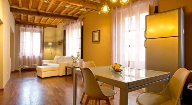 Casa del Sensale, Facing Lucca's City Walls in Lucca