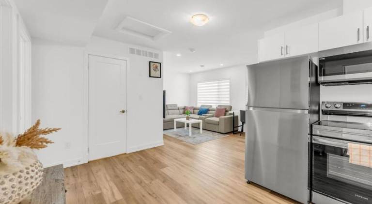 5 Mins to the Falls Brand New Home — photo 3