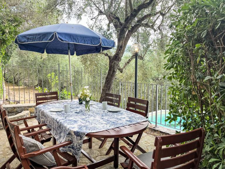 Ferienhaus mit Pool in Pantasina, Ligurien f&uuml;r max. 3 Personen