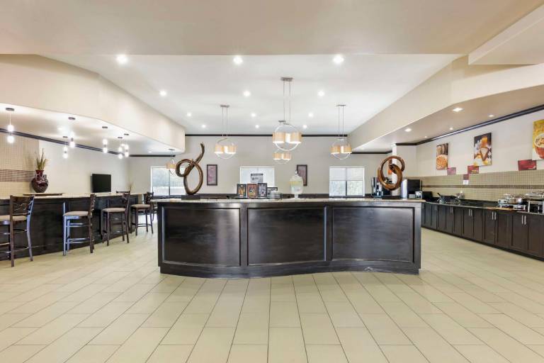 Best Western Plus Texoma Hotel & Suites — photo 4