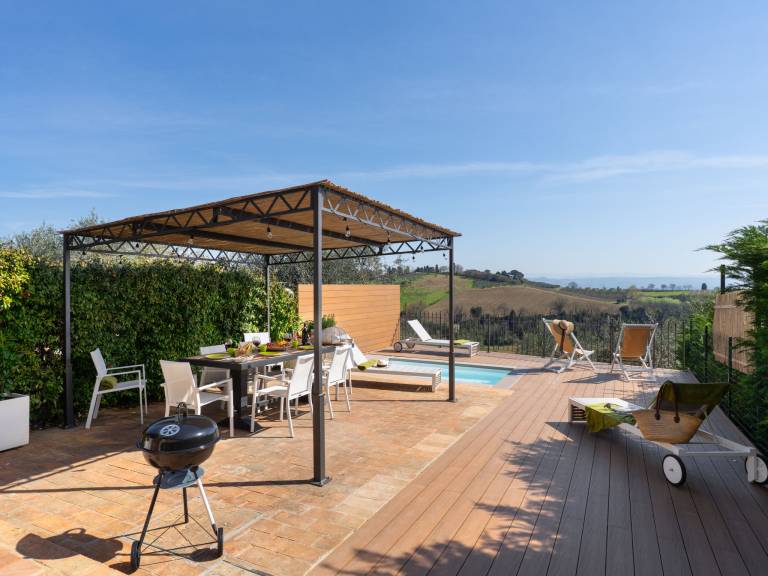 Vacation home with yard, hot tub & patio | Nature view — photo 2