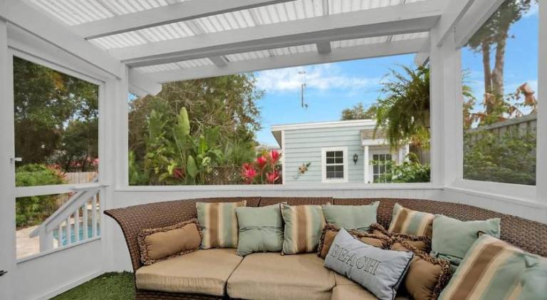 Vacation home with pool — photo 5