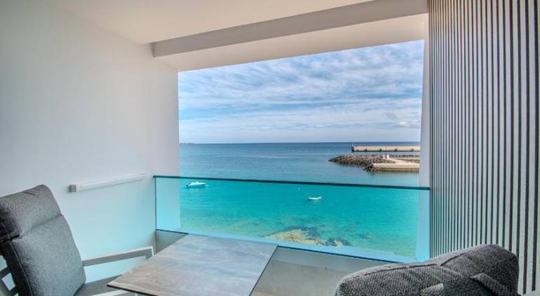 Apartment with patio | Beach nearby | Suitable for remote work | Pets are welcome — photo 3