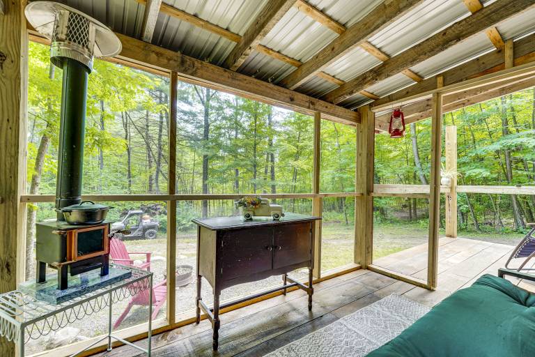 Solar-Powered Brandon Studio Cabin: Hiking Access — photo 3