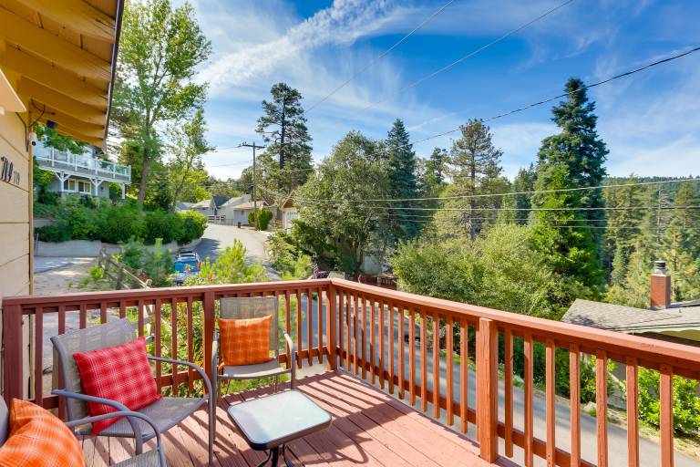 Crestline Cabin: Close to Lake Arrowhead & Skiing — photo 3