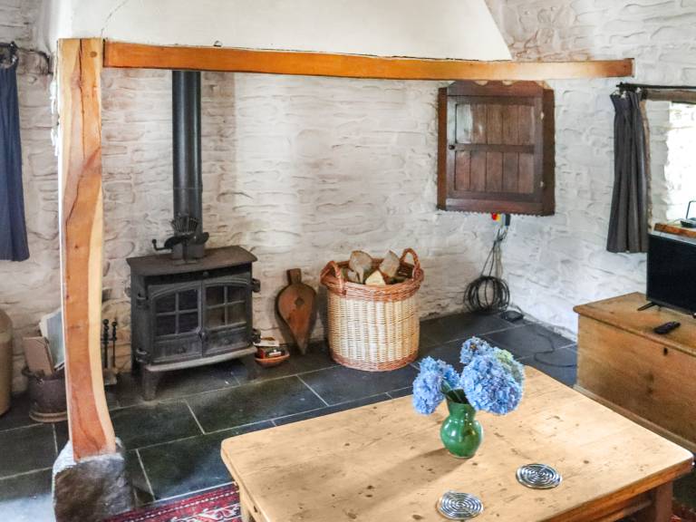 Family-oriented pleasant cottage with hot tub | River view | Pets allowed — photo 3