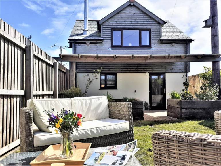 Fully equipped wonderful cottage with yard & terrace | Pets allowed in Newquay
