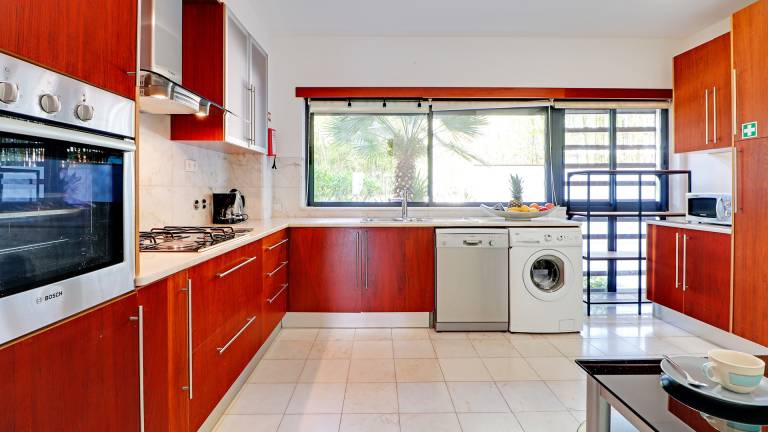Holiday apartment with pool, terrace & yard — photo 4
