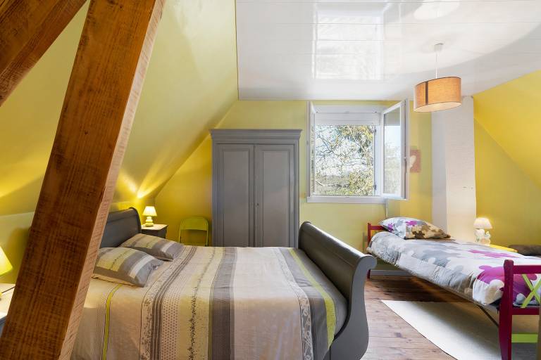 B&B with pool, yard & patio | Garden view in Libourne
