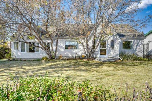 House with 5 rooms for 14 persons in Strathmore, AB