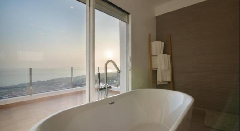 Vacation home with pool — photo 4