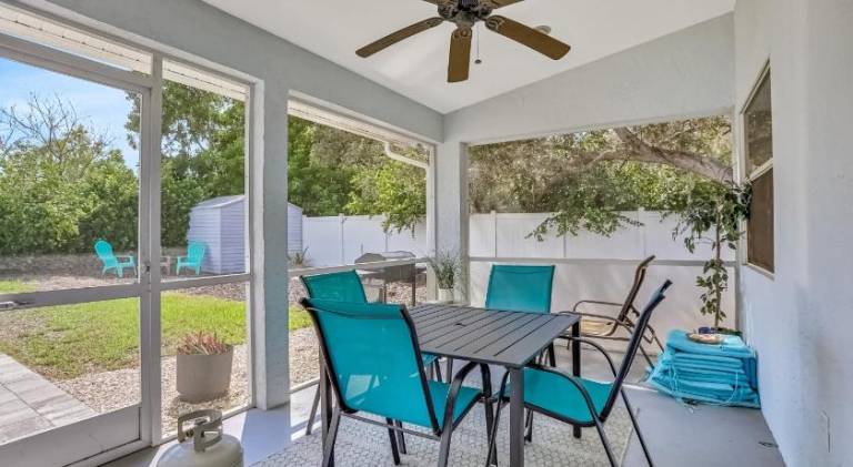 Vacation home with pool — photo 5