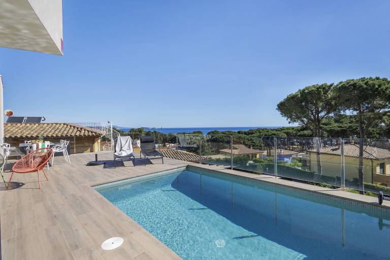 House with garden, barbeque & pool | Sea view — photo 2