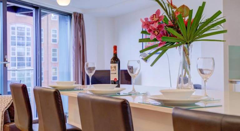 Pleasant apartment with patio | Close to Bristol Cathedral | Pets allowed — photo 4