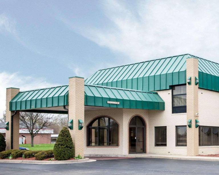 Hotel Indianapolis Northwest in Marion, IN