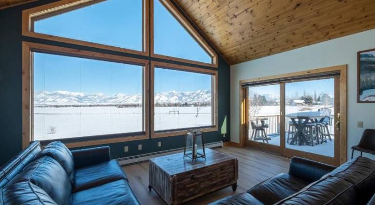 House with hot tub in Bozeman, MT