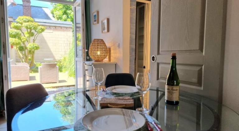 Rental apartment with yard & patio — photo 5