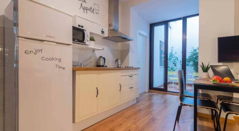 Serviced apartment with terrace | Next to Granada Cathedral | Pets are welcome — photo 4