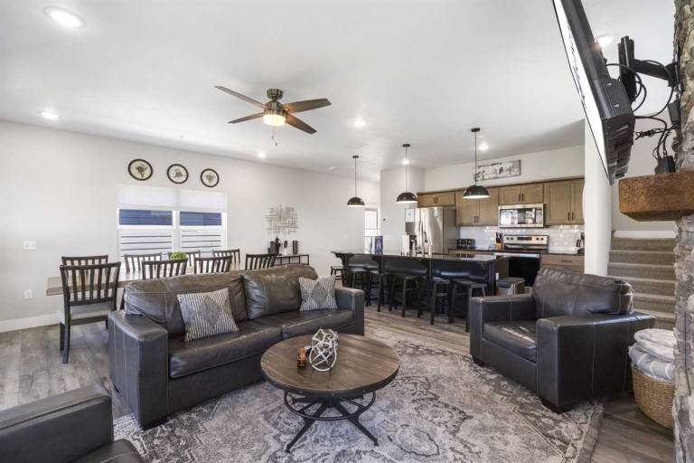 Fully equipped vacation home with barbecue & pool | Pet-friendly — photo 3