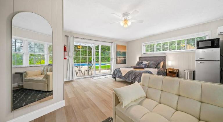 Apartment with pool | Pets are welcome in Silver Springs, FL