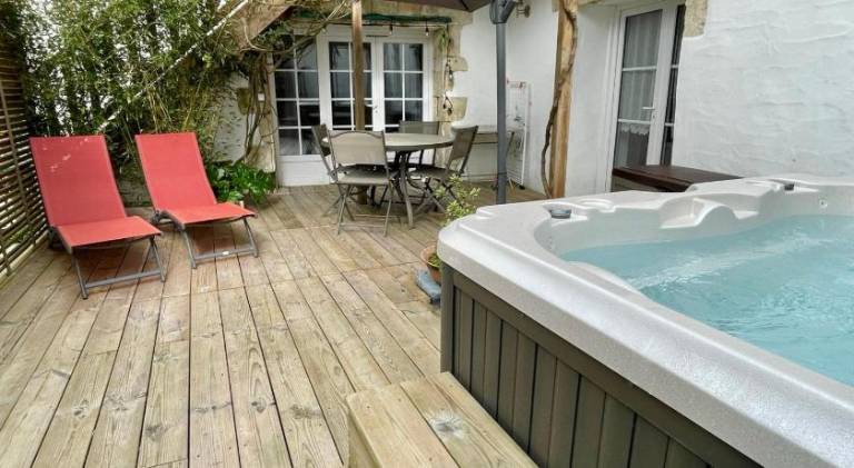 Rental apartment with jacuzzi — photo 3