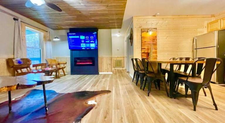Lovely vacation home with hot tub | Pets are welcome — photo 5
