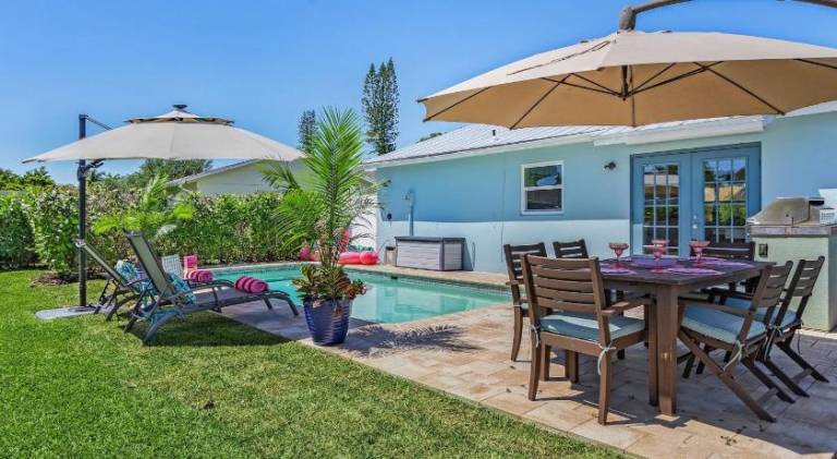 House with pool — photo 5