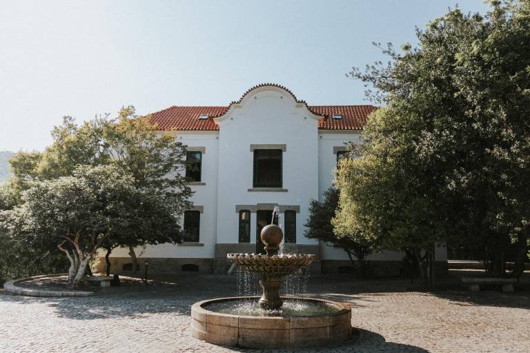 Villa with yard, jacuzzi & pool | Water view in Penafiel