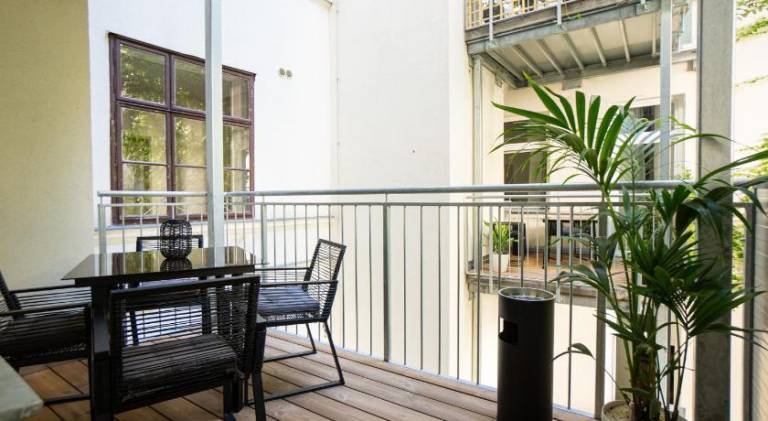 Bright & Airy Apartment with Balcony near City Center — photo 4