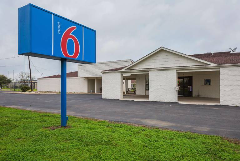 Motel 6 Madisonville, TX in Madisonville, TX
