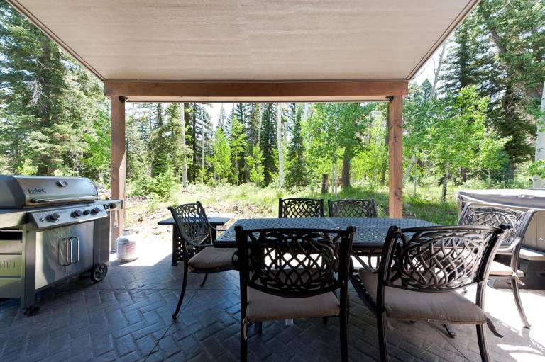 Home Across from Purg - Hot Tub, Pool Table, Fire Pit, Arcade Game — photo 4