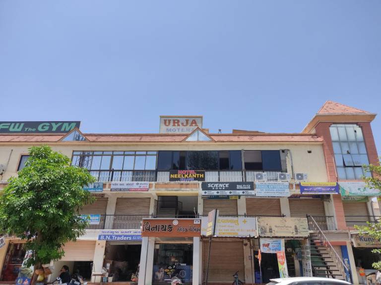 HOTEL NEELKANTH PALACE MOTERA