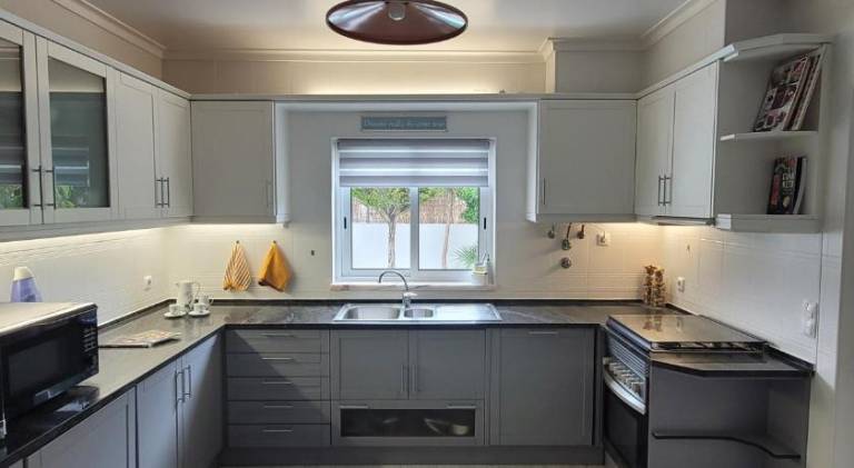 Fully equipped villa with terrace, barbeque & hot tub | Perfect for remote work | Dogs allowed — photo 4